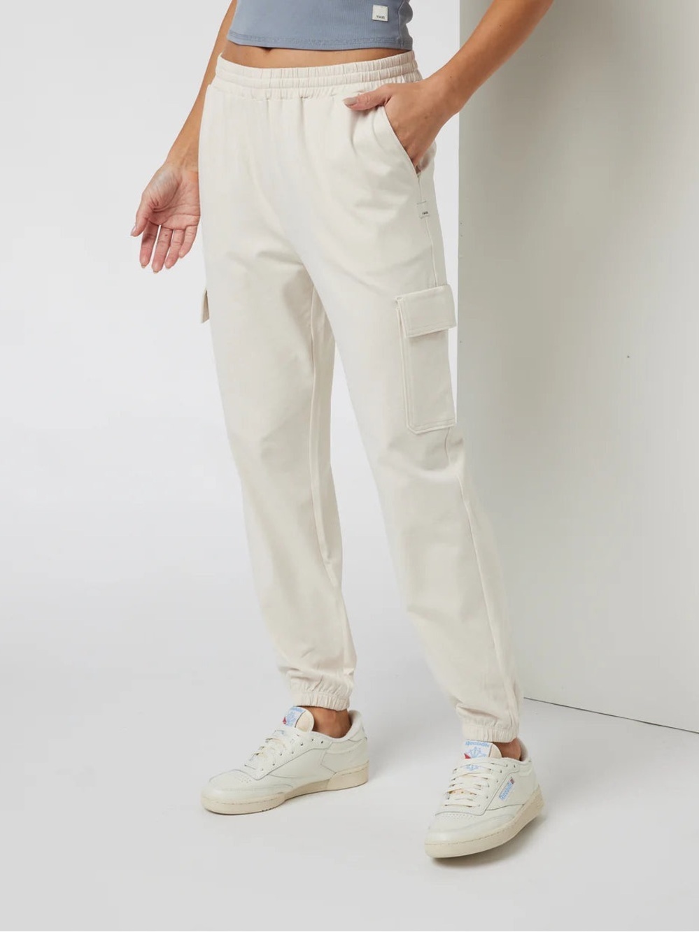 Vuori Women's Boyfriend Cargo Jogger Size XS Creamy Beige